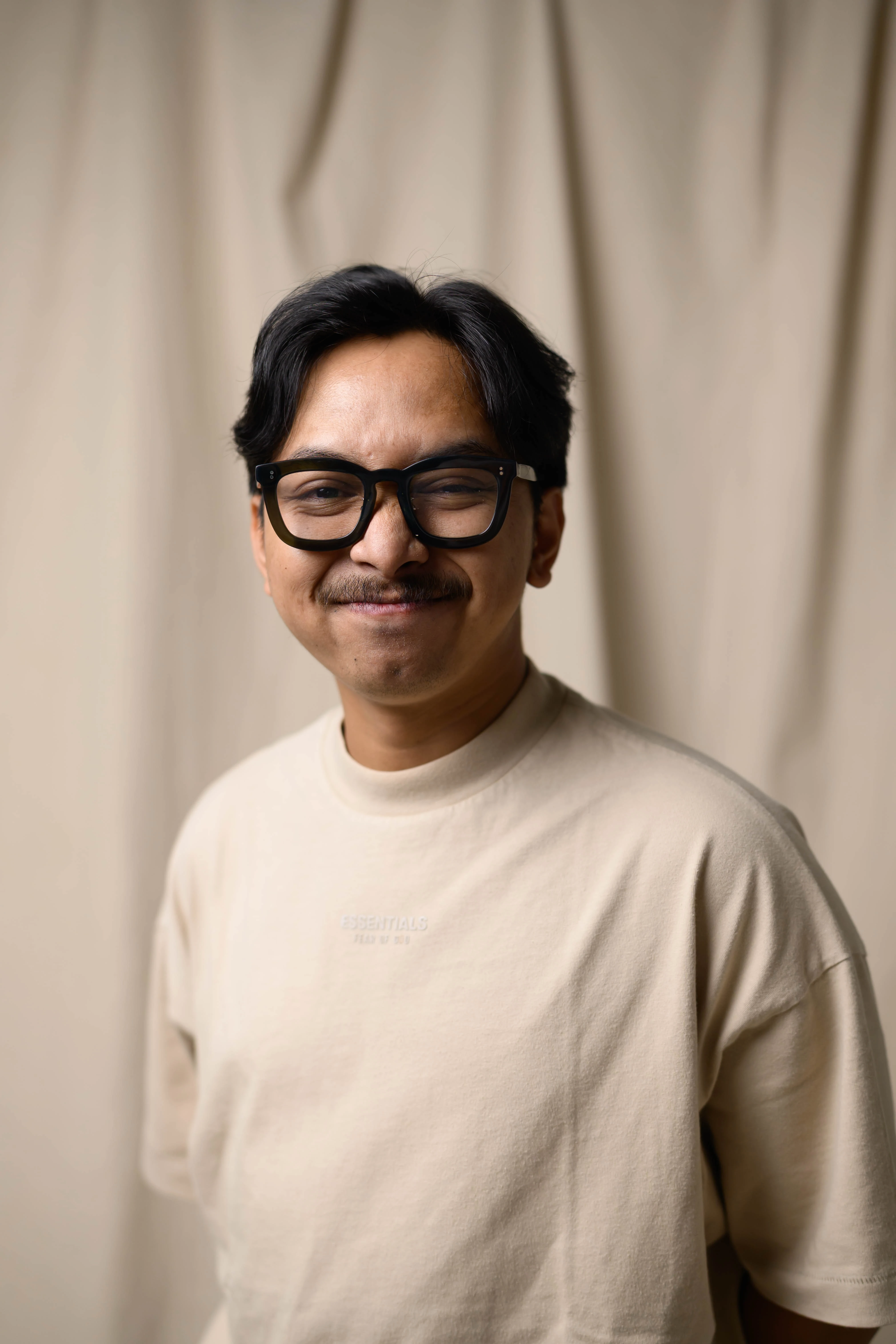 Prasaja photos with a bold glasses